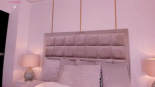 CamilleMoreau online show from 10.26.25