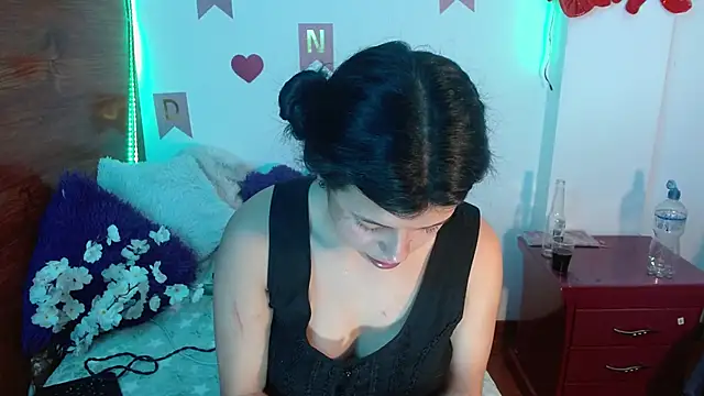 petite coral online show from 12.01.25