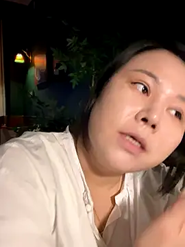 Alice9988 online show from 10.19.25