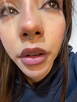 Snapshot of MiaaCute- chatting on 05.05.26 MiaaCute- online show from 05.05.26