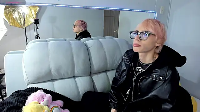 Strawberry Kitty  online show from 10.28.25