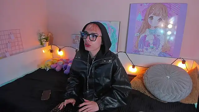 Strawberry Kitty  online show from 11.03.25