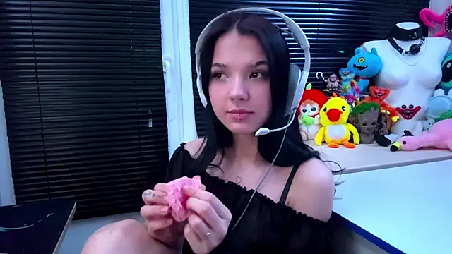 HanaMantanaDell online show from 10.17.25