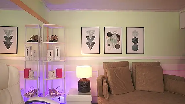 EmilyTurneer online show from 04.16.26