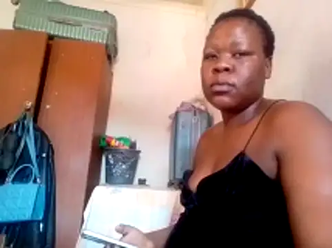 Snapshot of Roronae chatting on 02.14.26 Roronae online show from 02.14.26