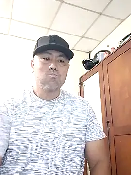Snapshot of Elchino82-80 chatting on 10.18.25 Elchino82-80 online show from 10.18.25