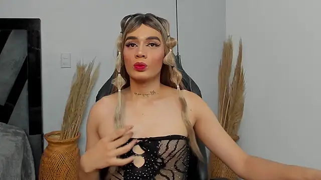 Amelia Brixton online show from 12.20.25