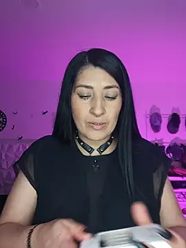 Snapshot of dark_velvet chatting on 10.31.25 dark velvet online show from 10.31.25