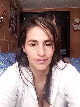 Snapshot of AmeliHoney chatting on 10.19.25 AmeliHoney online show from 10.19.25