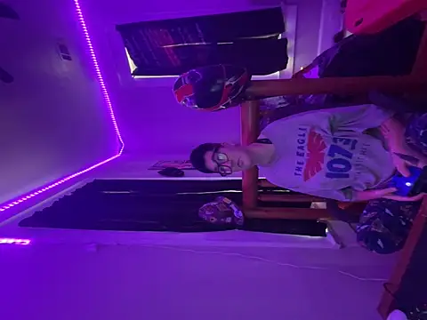 faithorsini8 online show from 10.19.25