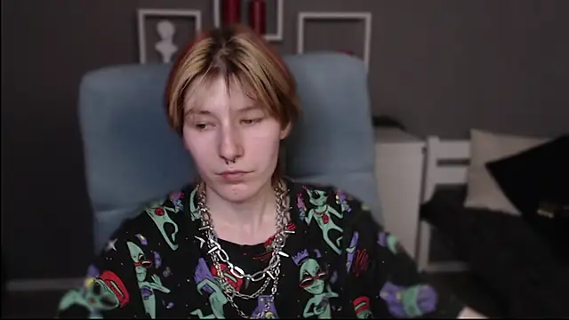 Snapshot of guitarandangell chatting on 05.05.26 guitarandangell online show from 05.05.26