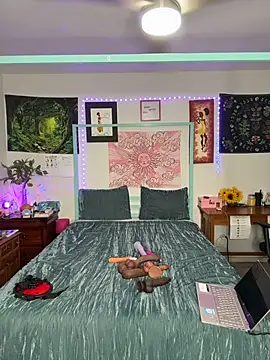 DaisyMynx online show from 11.21.25