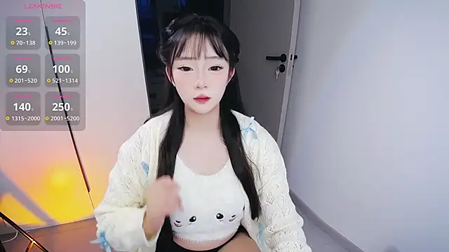 Kinadolly online show from 10.31.25