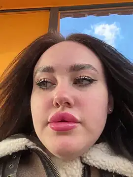 KiraSunshine online show from 11.02.25