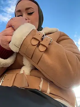 KiraSunshine online show from 11.03.25