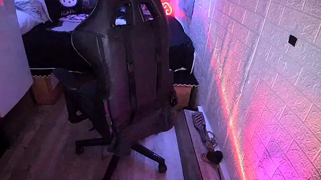 Snapshot of MartesBratty chatting on 02.16.26 MartesBratty online show from 02.16.26