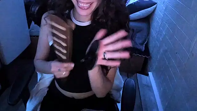 Snapshot of MartesBratty chatting on 02.26.26 MartesBratty online show from 02.26.26