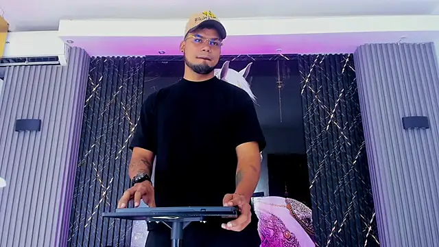 handsome boys22 online show from 11.20.25