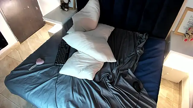 melanie roux   online show from 04.02.26