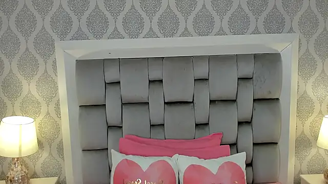 lucia lorenz online show from 12.16.25