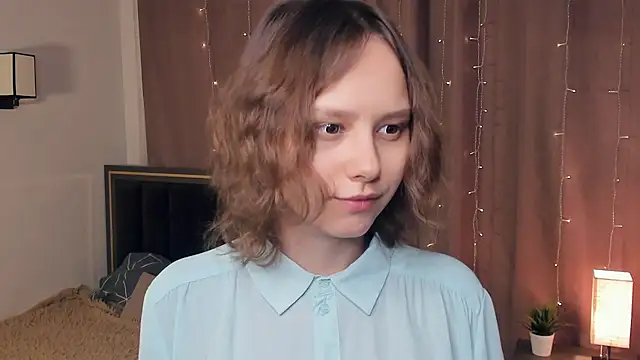 Snapshot of DenaDubberly chatting on 11.07.25 DenaDubberly online show from 11.07.25