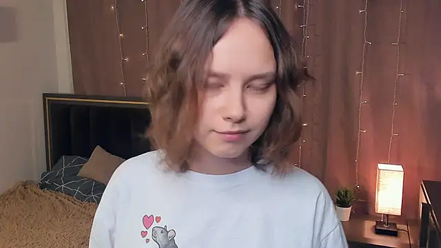 Snapshot of DenaDubberly chatting on 11.08.25 DenaDubberly online show from 11.08.25