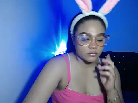 Snapshot of 2moons_full_of_love chatting on 06.19.26 2moons full of love online show from 06.19.26