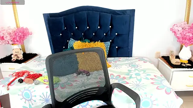 Inaya Khalifa online show from 02.28.26