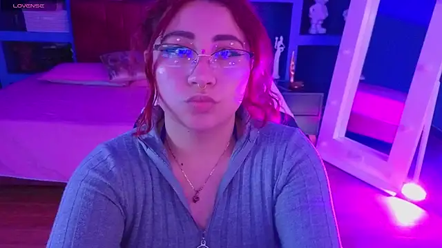 littlee red online show from 02.10.26