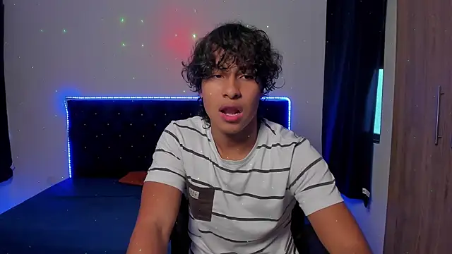 Snapshot of Mr_Twix01 chatting on 10.18.25 Mr Twix01 online show from 10.18.25