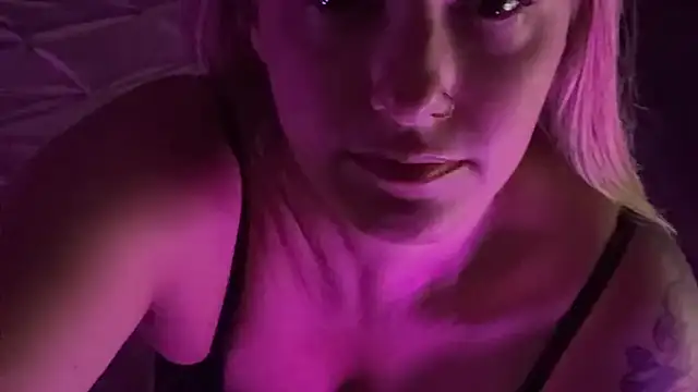 jvixen92 online show from 10.20.25