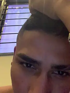 Snapshot of Emiliano_Reyes chatting on 05.05.26 Emiliano Reyes online show from 05.05.26