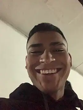 Snapshot of Emiliano_Reyes chatting on 05.27.26 Emiliano Reyes online show from 05.27.26