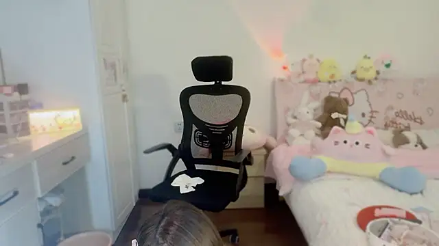 Onecutelittle online show from 11.05.25