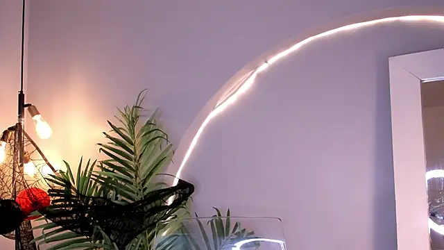 Snapshot of Juli_Casanova chatting on 10.30.25 Juli Casanova online show from 10.30.25