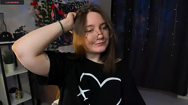 Snapshot of fairy_tara chatting on 02.21.26 fairy tara online show from 02.21.26