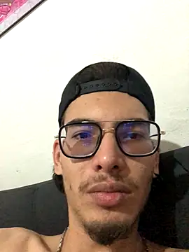 Snapshot of tian_doyt69 chatting on 10.19.25 tian doyt69 online show from 10.19.25