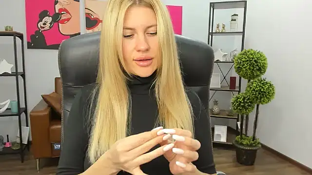 Snapshot of AryaAltkerer chatting on 11.27.25 AryaAltkerer online show from 11.27.25