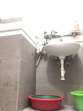 Snapshot of HinayLa chatting on 03.20.26 HinayLa online show from 03.20.26