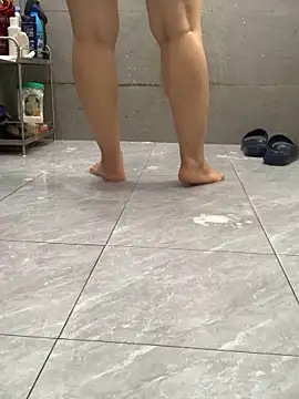 Snapshot of HinayLa chatting on 04.15.26 HinayLa online show from 04.15.26