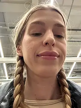 kira mia online show from 12.16.25