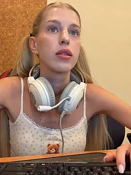 kira mia online show from 03.10.26