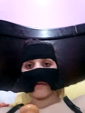 Snapshot of SandyAmr chatting on 11.06.25 SandyAmr online show from 11.06.25