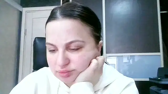 Snapshot of Denalynn chatting on 03.01.26 Denalynn online show from 03.01.26