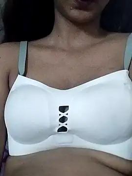 Snapshot of Aaliya_BigBoobs_1 chatting on 06.05.26 Aaliya BigBoobs 1 online show from 06.05.26