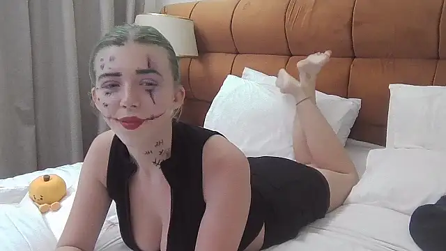 SweetShyMona online show from 10.31.25