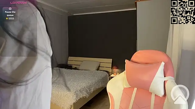 ella simons online show from 02.05.26