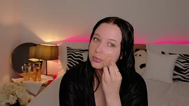 Felicia Herceg online show from 11.07.25