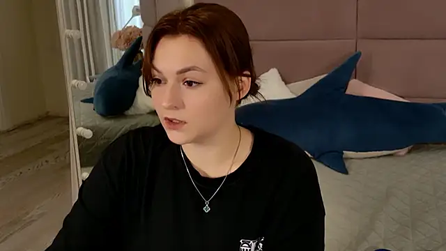 Snapshot of KirraMoss chatting on 06.15.26 KirraMoss online show from 06.15.26