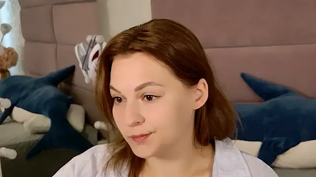 Snapshot of KirraMoss chatting on 07.18.26 KirraMoss online show from 07.18.26